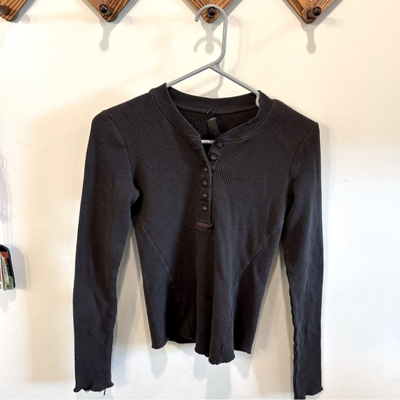 SKIMS Waffle Long Sleeve Henley - Picture 1 of 3